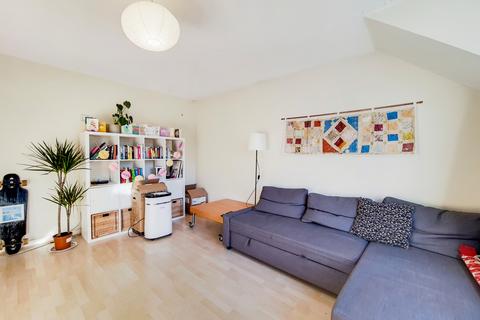 2 bedroom flat to rent, Ingrave Street, London SW11
