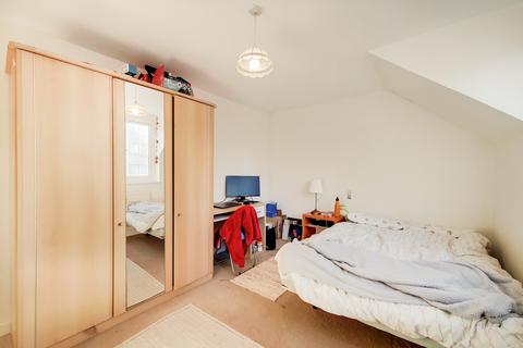2 bedroom flat to rent, Ingrave Street, London SW11
