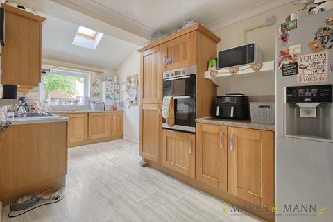 3 bedroom semi-detached house for sale, Turner Road, Stowmarket, IP14