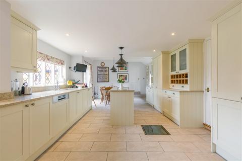 7 bedroom farm house for sale, Effingham Common Road, Leatherhead, KT24