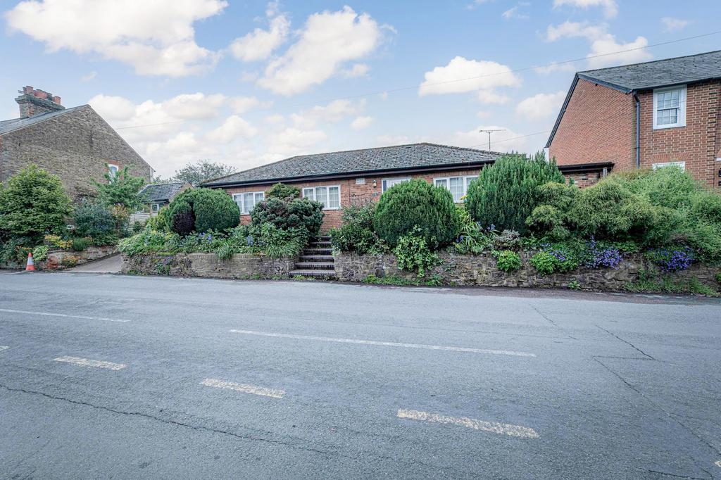 The Street, BoughtonUnderBlean, ME13 3 bed detached bungalow for sale
