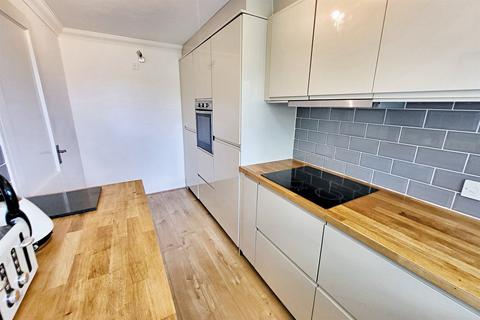 Flat 70, Wimbledon Hall, 3 Derby Road, East Cliff, Bournemouth, BH1 3PS