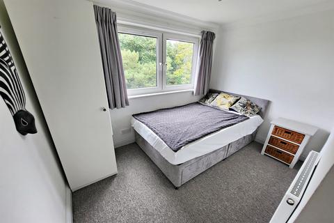 Flat 70, Wimbledon Hall, 3 Derby Road, East Cliff, Bournemouth, BH1 3PS