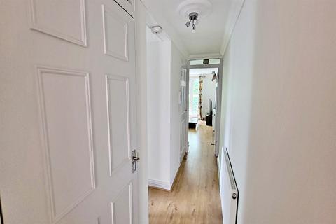 Flat 70, Wimbledon Hall, 3 Derby Road, East Cliff, Bournemouth, BH1 3PS