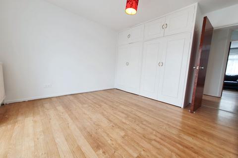 2 bedroom flat to rent, Nigel Close, Northolt, UB5