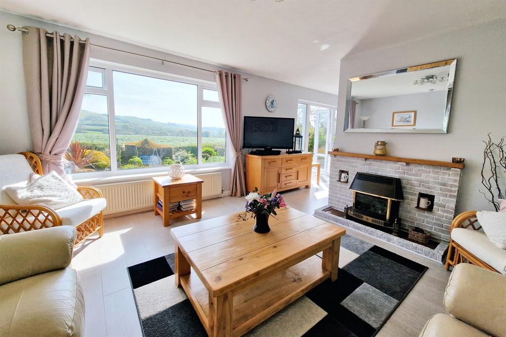 Shipton 3 bed detached bungalow for sale £625,000