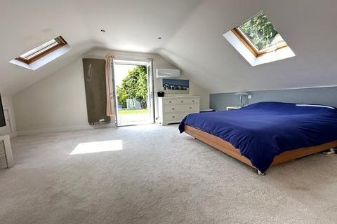 58 Liphook Road, Lindford, Bordon, GU35 0PN