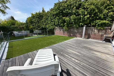 58 Liphook Road, Lindford, Bordon, GU35 0PN
