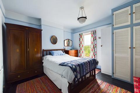 154 Stroud Road, Gloucester, GL1 5JX