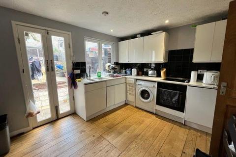 3 bedroom terraced house for sale, High Road, Laindon, Basildon, Essex