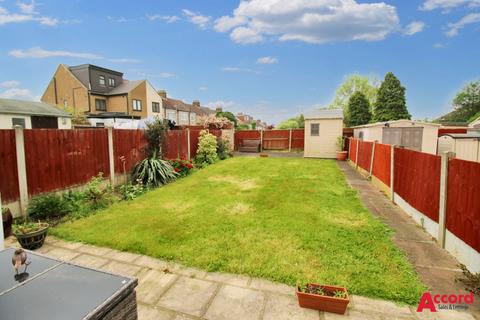 2 bedroom semi-detached bungalow to rent, Playfield Avenue, Romford, RM5
