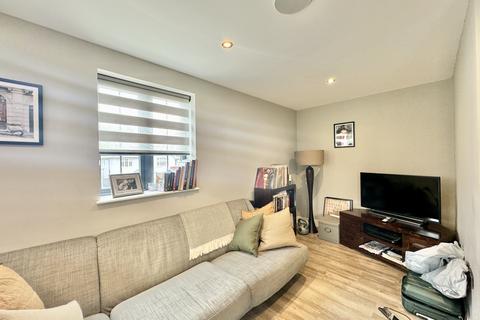 2 bedroom flat to rent, Edgwarebury Lane, Edgware HA8