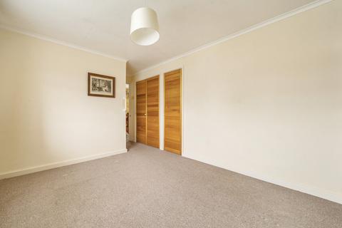 183 Applegarth Avenue, Guildford, GU2 8LP