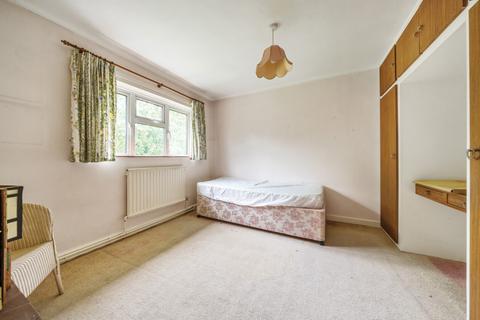 183 Applegarth Avenue, Guildford, GU2 8LP