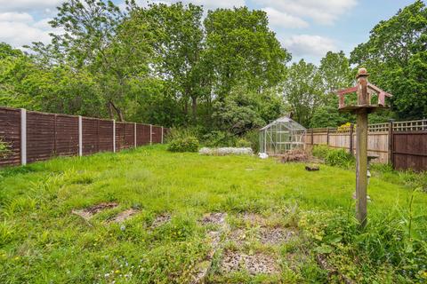 183 Applegarth Avenue, Guildford, GU2 8LP