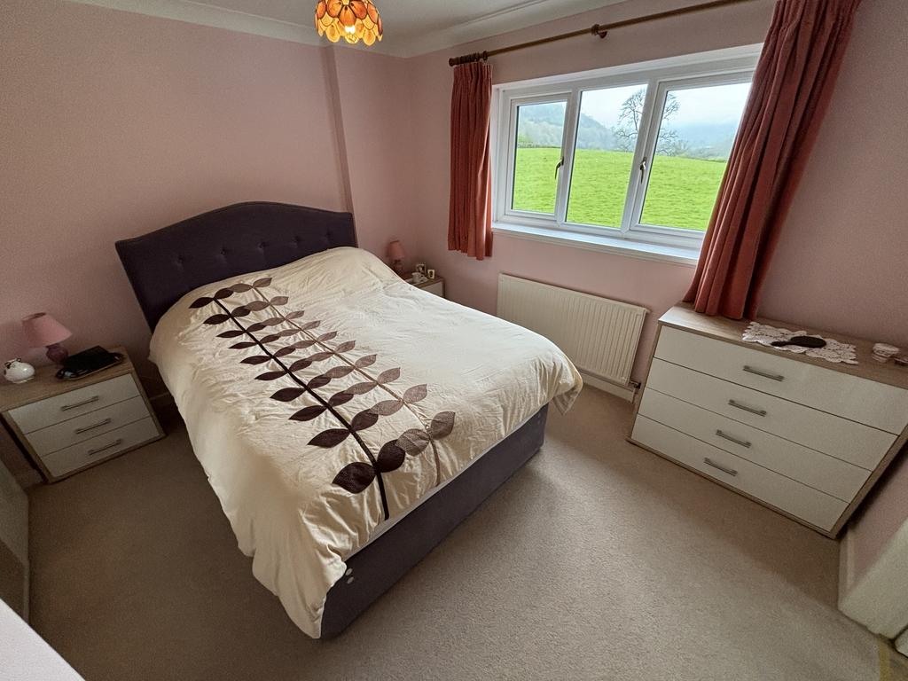 Rear bedroom 1 (principle bedroom)