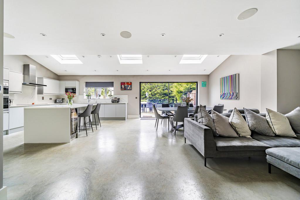 Kitchen / Reception