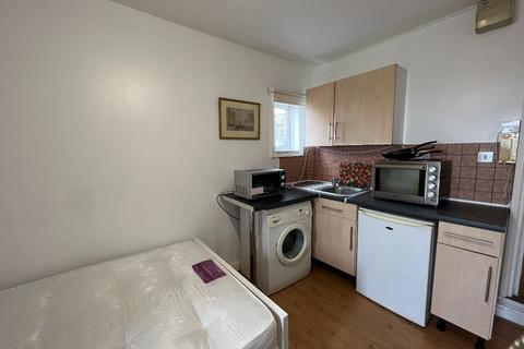 Studio to rent, Mill Lane, Hampstead