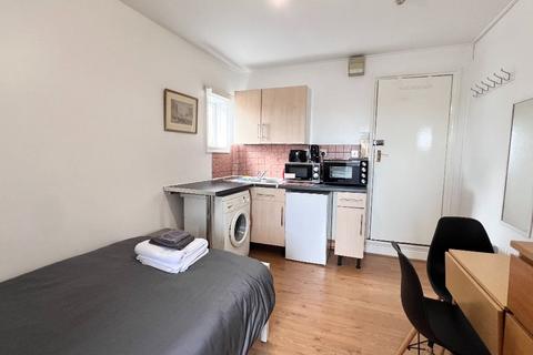 Studio to rent, Mill Lane, Hampstead