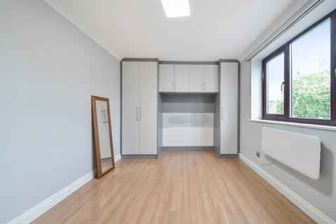 39 Cotswold Close, Uxbridge, UB8 2NA