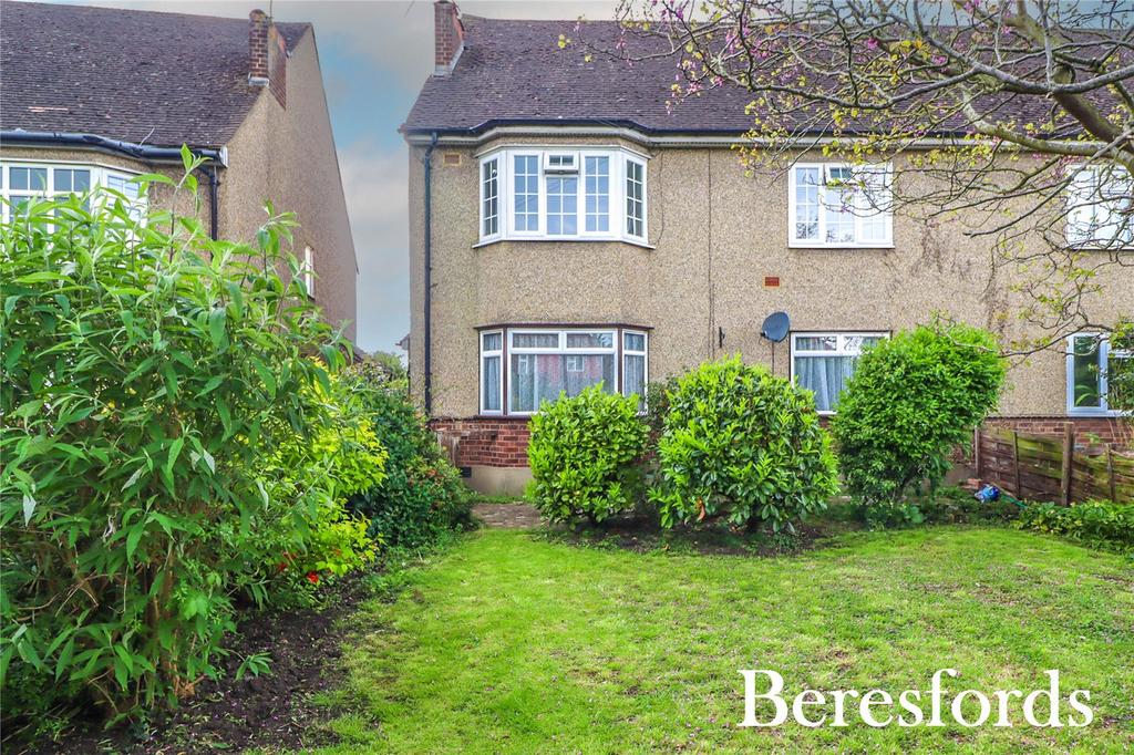 Front Lane, Upminster, RM14 2 bed for sale £299,995