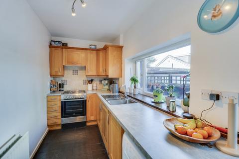 31 Long Row, Horsforth, Leeds, LS18 5AA