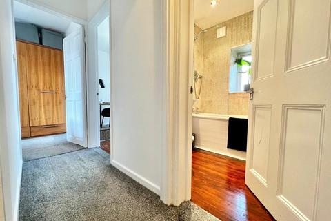 31 Long Row, Horsforth, Leeds, LS18 5AA