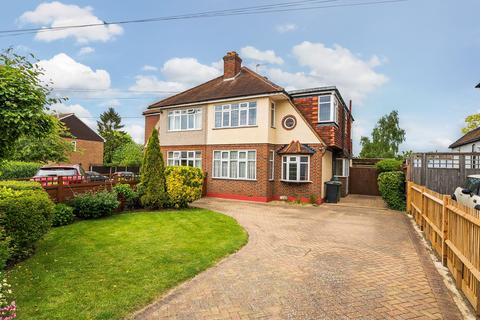 19 Lymington Gardens, Epsom, KT19 0LY