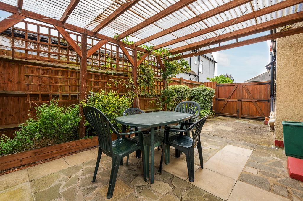 Lymington Gardens, Epsom - KT19 0 LY