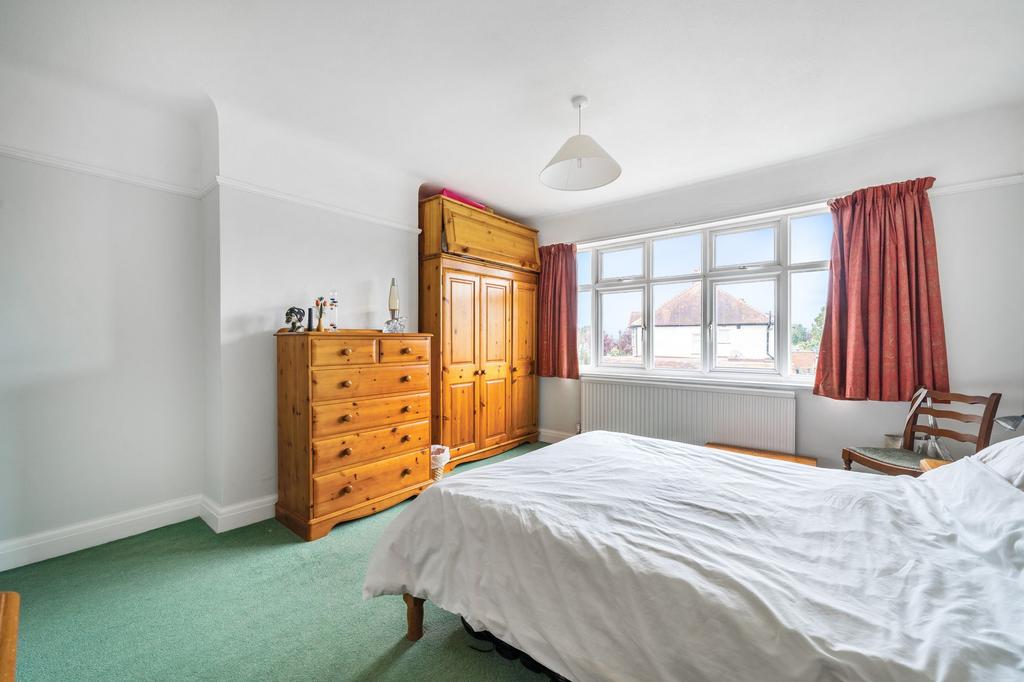 Lymington Gardens, Epsom - KT19 0 LY