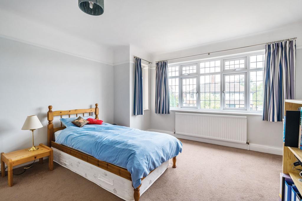 Lymington Gardens, Epsom - KT19 0 LY