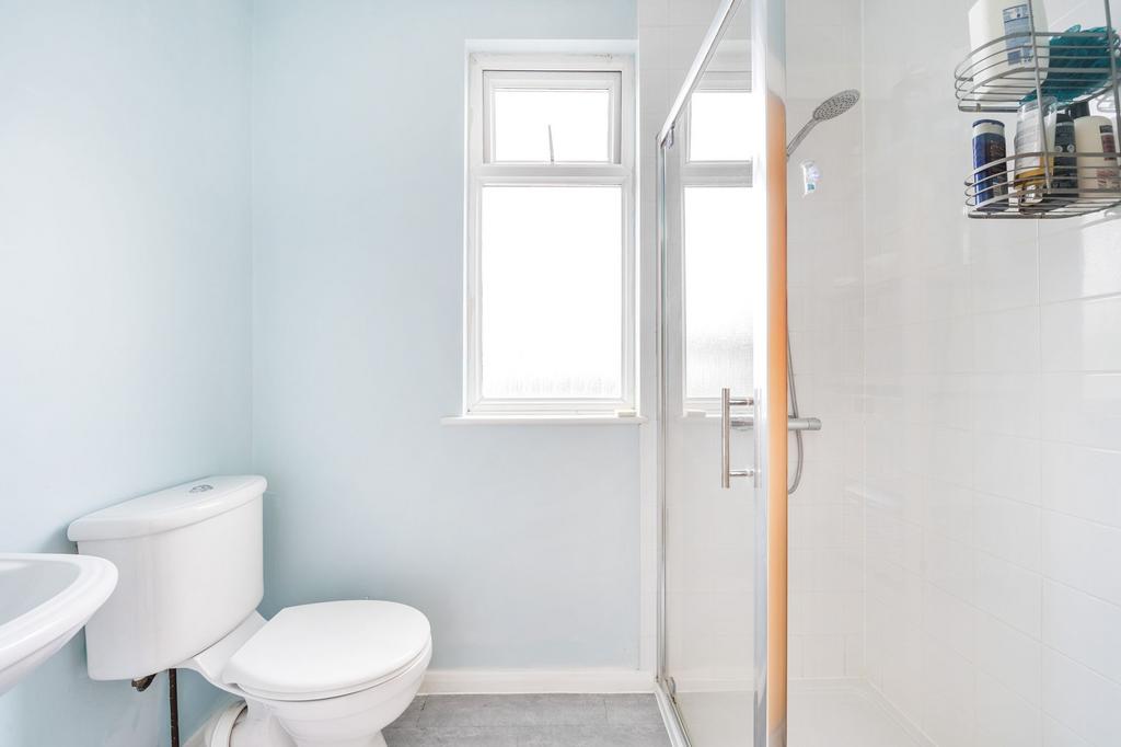 Lymington Gardens, Epsom - KT19 0 LY