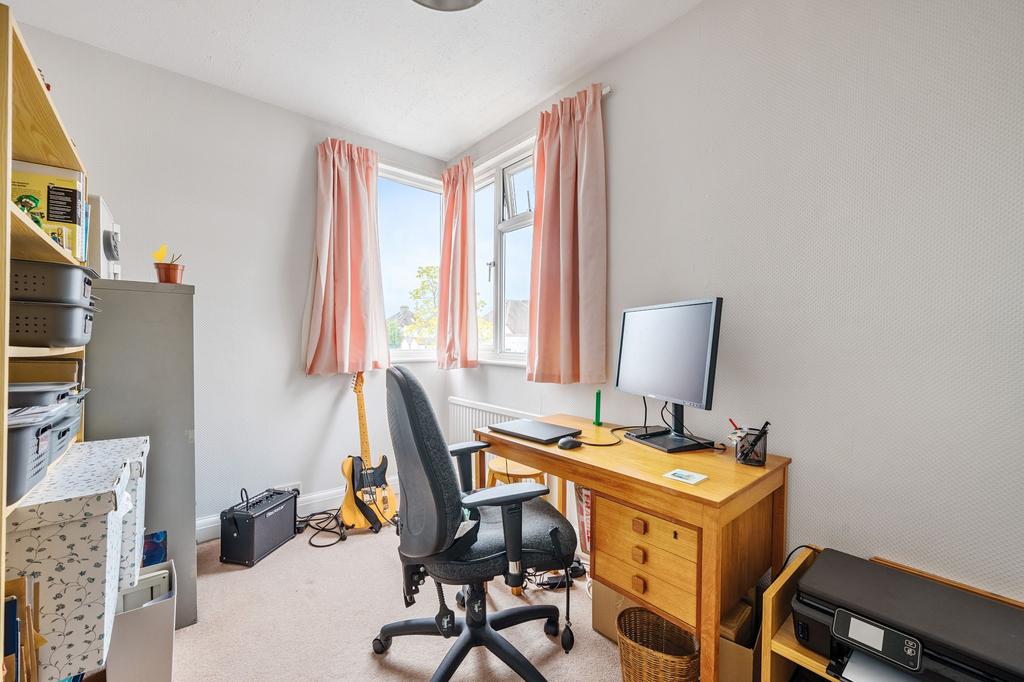 Lymington Gardens, Epsom - KT19 0 LY