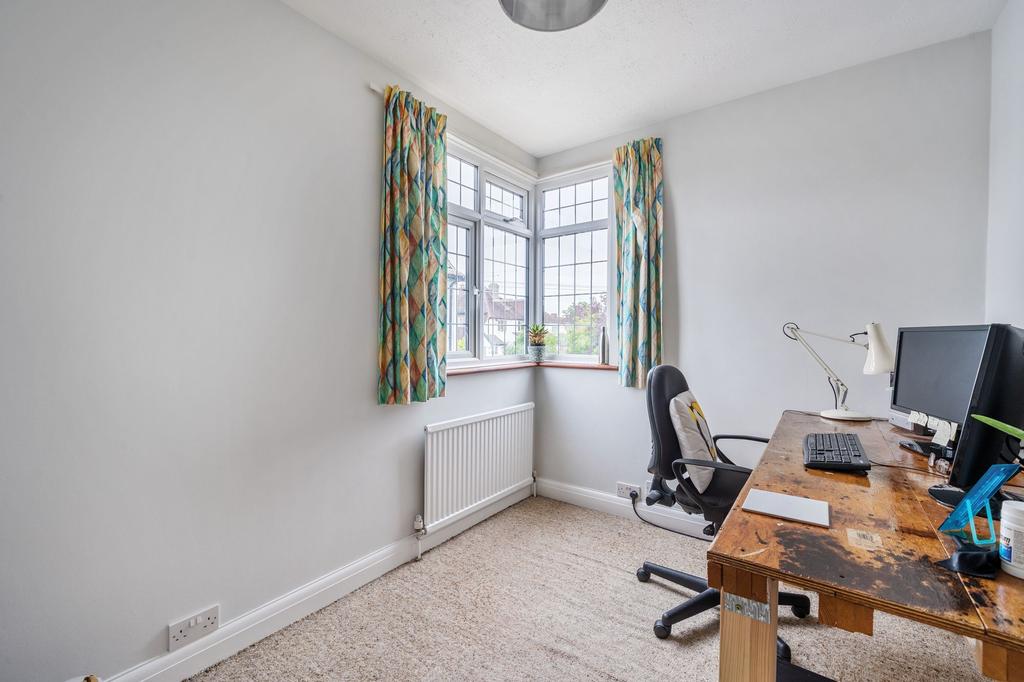 Lymington Gardens, Epsom - KT19 0 LY