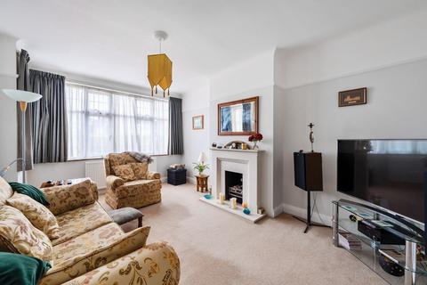 19 Lymington Gardens, Epsom, KT19 0LY
