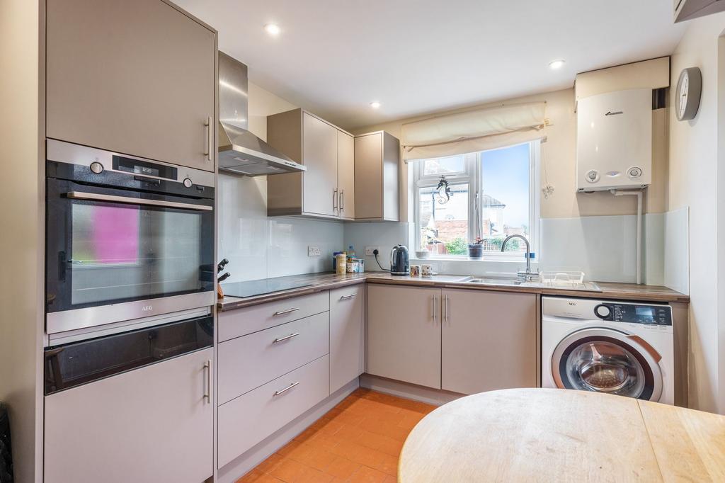 Lymington Gardens, Epsom - KT19 0 LY