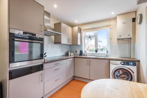 19 Lymington Gardens, Epsom, KT19 0LY