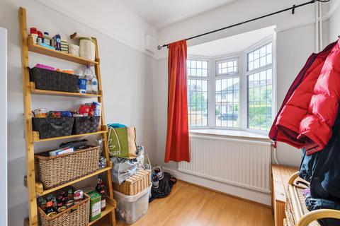 19 Lymington Gardens, Epsom, KT19 0LY