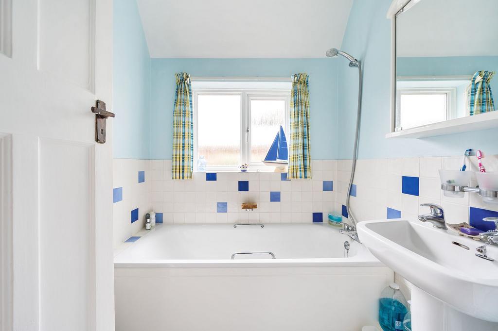 Lymington Gardens, Epsom - KT19 0 LY