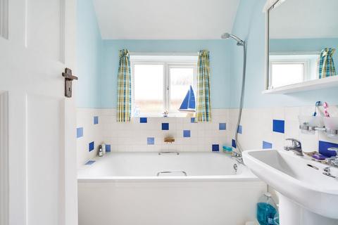 19 Lymington Gardens, Epsom, KT19 0LY