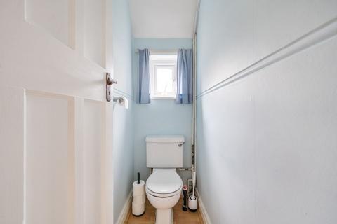 19 Lymington Gardens, Epsom, KT19 0LY