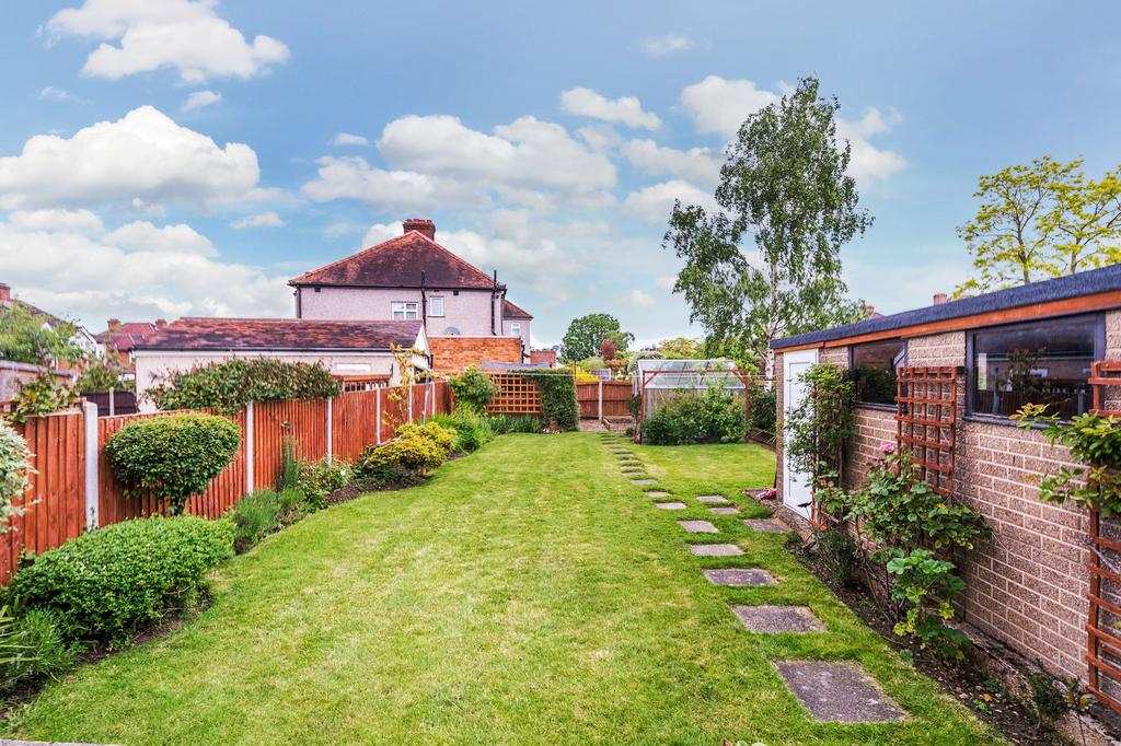 Lymington Gardens, Epsom - KT19 0 LY