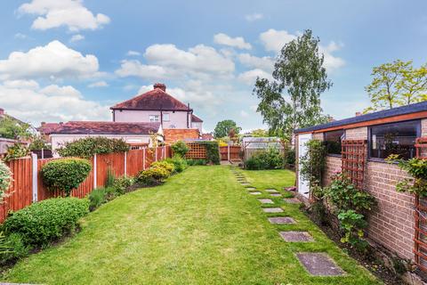 19 Lymington Gardens, Epsom, KT19 0LY