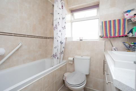 29 Brambling Close, Bushey, WD23 2HW