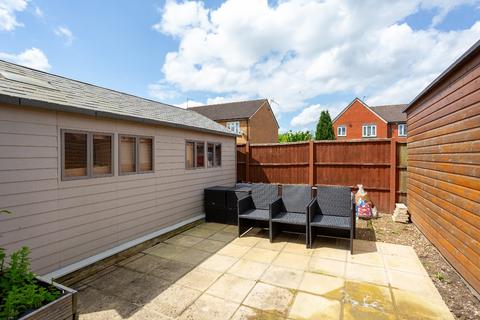 29 Brambling Close, Bushey, WD23 2HW