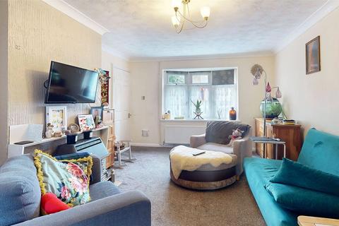 2 bedroom end of terrace house for sale, Vange Hill Drive, Basildon, Essex, SS16
