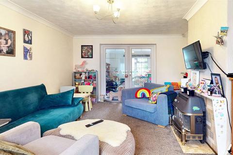 67 Vange Hill Drive, Basildon, SS16 4DB