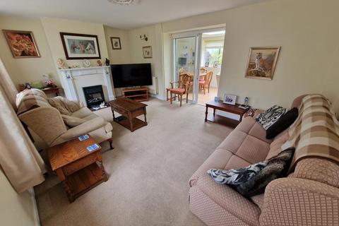 18 Curriott Hill Road, Crewkerne, TA18 8BW
