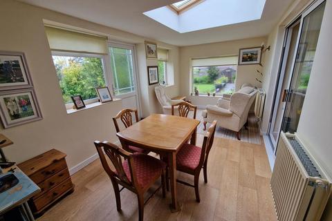 18 Curriott Hill Road, Crewkerne, TA18 8BW