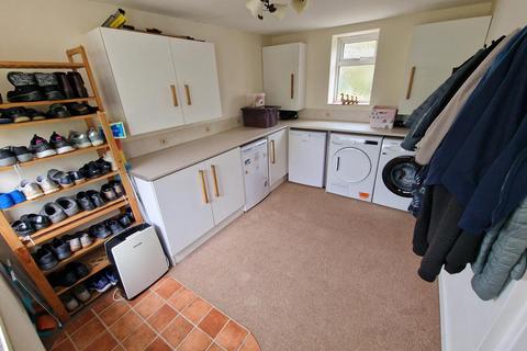 18 Curriott Hill Road, Crewkerne, TA18 8BW